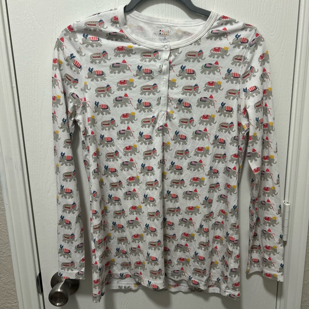 Roller Rabbit Long Sleeved Christmas Hathi top Size small